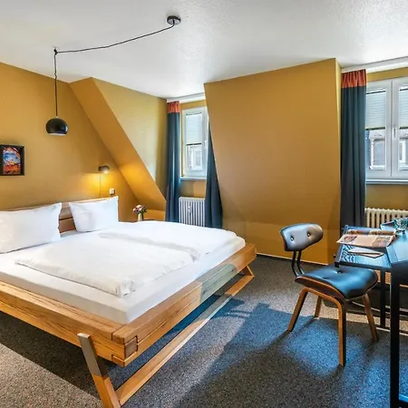 Vier Jahreszeiten Hotel 3*