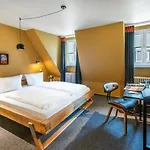 Vier Jahreszeiten Otel 3*