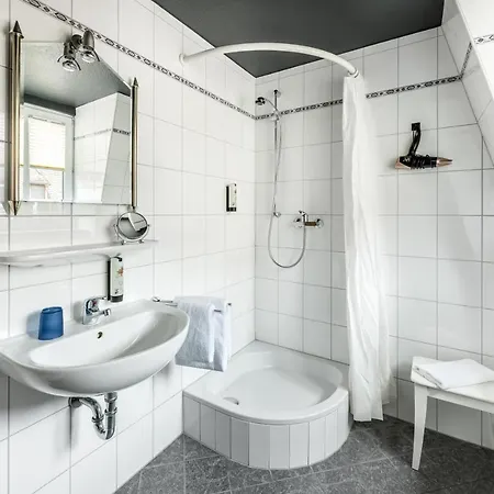 Szálloda Vier Jahreszeiten 3*