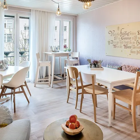 Vier Jahreszeiten מלון